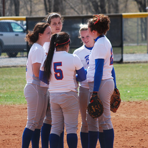 Softball-Huddle - Softball Huddle